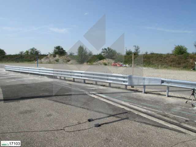 Le système de glissières HBB Plus est installé sur une autoroute par Meiser Strassenausstattung.